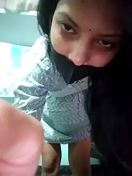 Snapshot of Hotty-Divya chatting on April 23, 7:41 am Hotty-Divya online show from April 23, 7:41 am