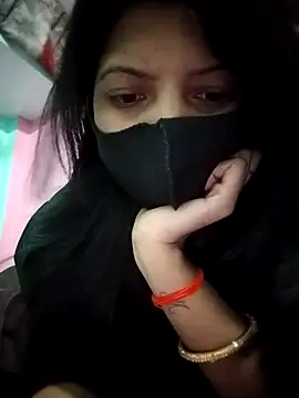 Snapshot of Hotty-Divya chatting on May 5, 2:41 am Hotty-Divya online show from May 5, 2:41 am