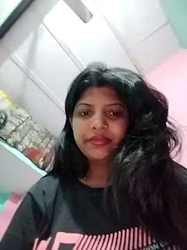 Snapshot of Hotty-Divya chatting on May 6, 2:51 am Hotty-Divya online show from May 6, 2:51 am