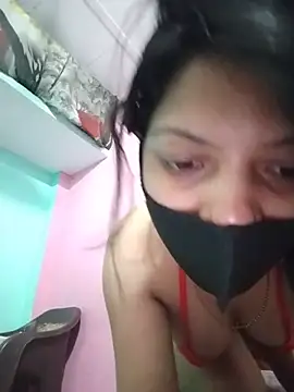 Snapshot of Hotty-Divya chatting on May 18, 4:07 am Hotty-Divya online show from May 18, 4:07 am