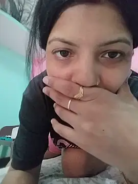 Snapshot of Hotty-Divya chatting on May 22, 5:36 am Hotty-Divya online show from May 22, 5:36 am