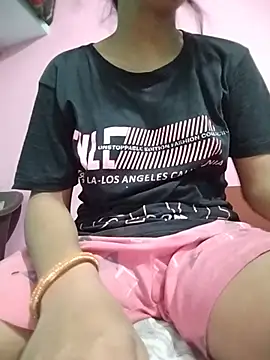 Snapshot of Hotty-Divya chatting on May 23, 3:01 am Hotty-Divya online show from May 23, 3:01 am