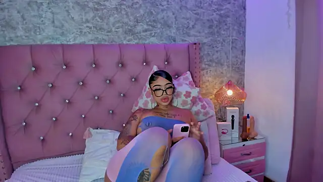 Mia Jansen online show from January 13, 2:00 pm