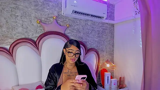 Snapshot of Mia_Jansen chatting on April 29, 1:37 pm Mia Jansen online show from April 29, 1:37 pm