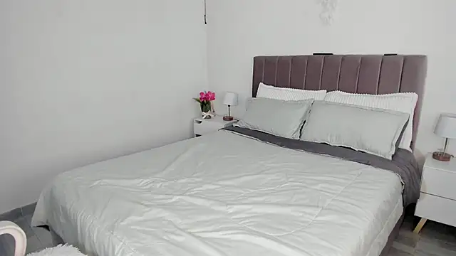 Ori valentina online show from October 31, 7:15 pm