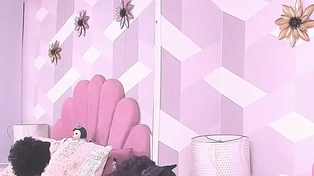 Snapshot of KylieMonnett chatting on May 12, 1:14 am KylieMonnett online show from May 12, 1:14 am
