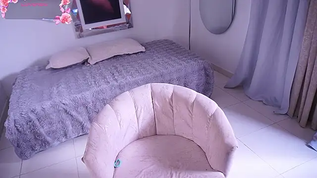 Alondrasparrow2 online show from February 10, 7:51 pm