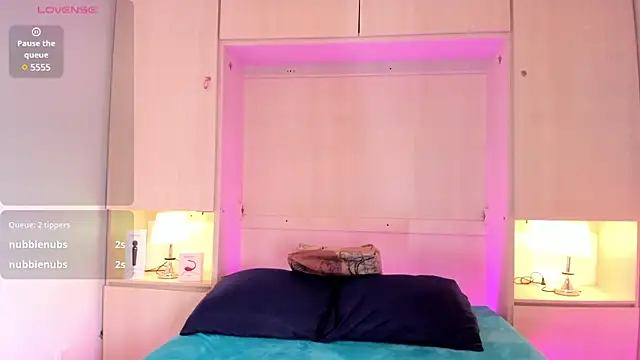 EmilyyStuart online show from February 19, 3:39 am