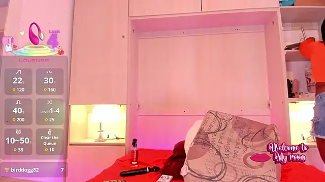 EmilyyStuart online show from March 4, 9:51 am