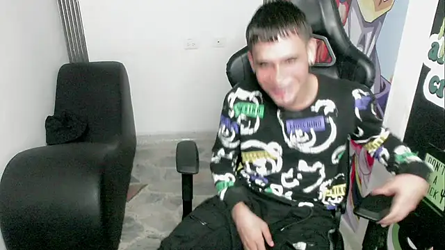 Snapshot of zacariasss_ chatting on December 30, 6:20 am zacariasss online show from December 30, 6:20 am