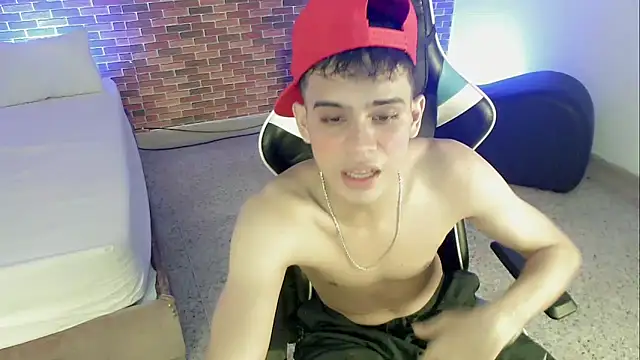 Snapshot of zacariasss_ chatting on September 15, 4:07 pm zacariasss online show from September 15, 4:07 pm