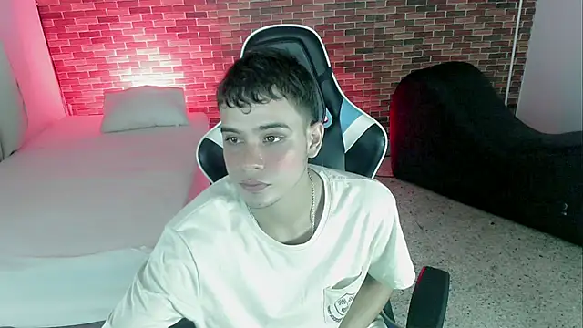 Snapshot of zacariasss_ chatting on September 21, 3:08 am zacariasss online show from September 21, 3:08 am