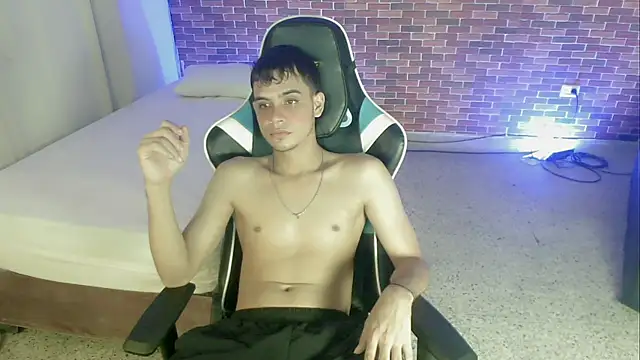 Snapshot of zacariasss_ chatting on September 23, 3:53 am zacariasss online show from September 23, 3:53 am