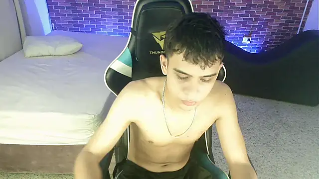 Snapshot of zacariasss_ chatting on September 25, 3:54 am zacariasss online show from September 25, 3:54 am