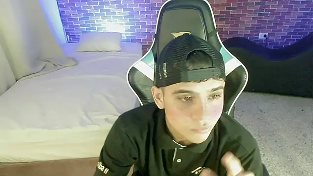 Snapshot of zacariasss_ chatting on September 27, 3:55 am zacariasss online show from September 27, 3:55 am