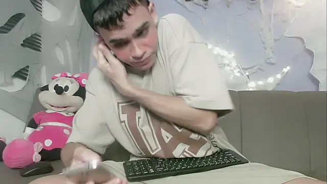 Snapshot of zacariasss_ chatting on October 28, 3:32 am zacariasss online show from October 28, 3:32 am