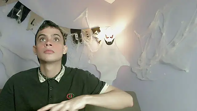 Snapshot of zacariasss_ chatting on October 31, 3:40 am zacariasss online show from October 31, 3:40 am