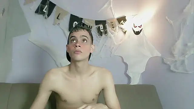 Snapshot of zacariasss_ chatting on November 1, 3:19 am zacariasss online show from November 1, 3:19 am