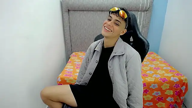 Snapshot of zacariasss_ chatting on March 9, 2:48 am zacariasss online show from March 9, 2:48 am