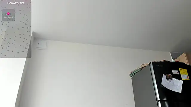 Snapshot of emmadiaz1 chatting on December 12, 6:10 pm emmadiaz1 online show from December 12, 6:10 pm