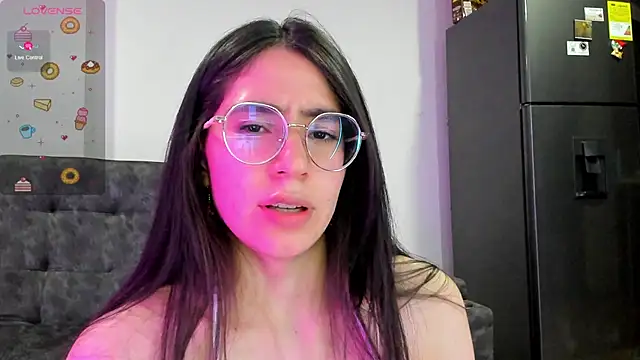 Snapshot of emmadiaz1 chatting on January 16, 3:34 am emmadiaz1 online show from January 16, 3:34 am