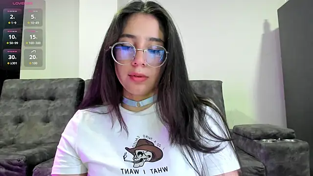 Snapshot of emmadiaz1 chatting on October 10, 3:27 am emmadiaz1 online show from October 10, 3:27 am