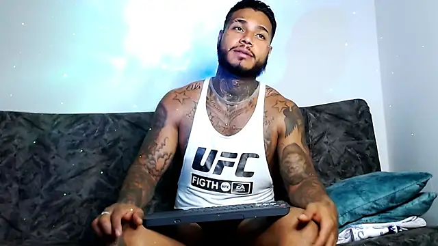 Snapshot of Exotic_tatto27121 chatting on December 12, 7:52 am Exotic tatto27121 online show from December 12, 7:52 am