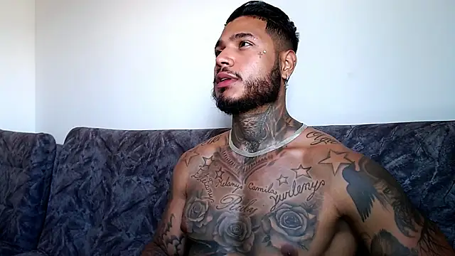 Snapshot of Exotic_tatto27121 chatting on January 19, 4:36 pm Exotic tatto27121 online show from January 19, 4:36 pm