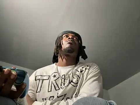 Snapshot of SluttyLyfe4L chatting on February 13, 11:12 pm SluttyLyfe4L online show from February 13, 11:12 pm