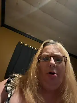 Snapshot of CherishWilliams chatting on May 4, 9:49 am CherishWilliams online show from May 4, 9:49 am