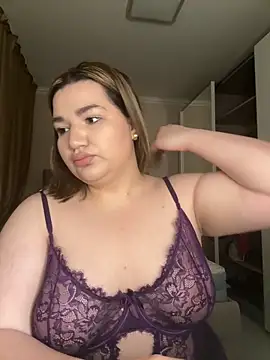 Snapshot of Leya__Droit chatting on January 2, 10:11 pm Leya Droit online show from January 2, 10:11 pm