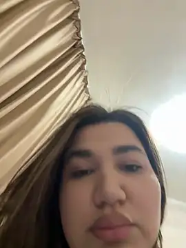 Snapshot of Leya__Droit chatting on January 3, 7:39 pm Leya Droit online show from January 3, 7:39 pm