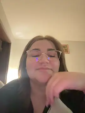 Snapshot of Leya__Droit chatting on February 2, 1:55 am Leya Droit online show from February 2, 1:55 am