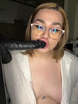 Snapshot of Leya__Droit chatting on February 22, 3:47 pm Leya Droit online show from February 22, 3:47 pm
