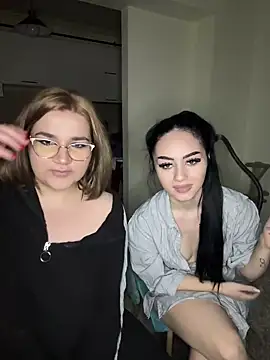 Snapshot of Leya__Droit chatting on February 26, 4:35 pm Leya Droit online show from February 26, 4:35 pm