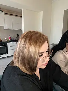 Snapshot of Leya__Droit chatting on February 28, 1:25 pm Leya Droit online show from February 28, 1:25 pm