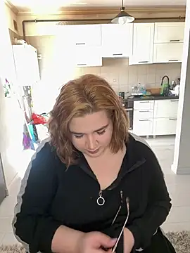 Snapshot of Leya__Droit chatting on March 7, 9:29 am Leya Droit online show from March 7, 9:29 am