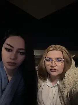 Snapshot of Leya__Droit chatting on March 7, 5:28 pm Leya Droit online show from March 7, 5:28 pm