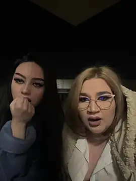 Snapshot of Leya__Droit chatting on March 8, 6:16 pm Leya Droit online show from March 8, 6:16 pm
