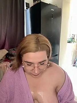 Snapshot of Leya__Droit chatting on March 13, 12:35 pm Leya Droit online show from March 13, 12:35 pm