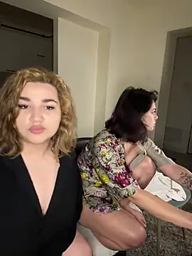 Snapshot of Leya__Droit chatting on March 20, 4:53 pm Leya Droit online show from March 20, 4:53 pm