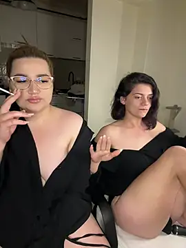 Snapshot of Leya__Droit chatting on March 23, 12:47 am Leya Droit online show from March 23, 12:47 am