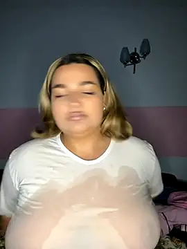 Snapshot of Leya__Droit chatting on September 17, 9:05 pm Leya Droit online show from September 17, 9:05 pm