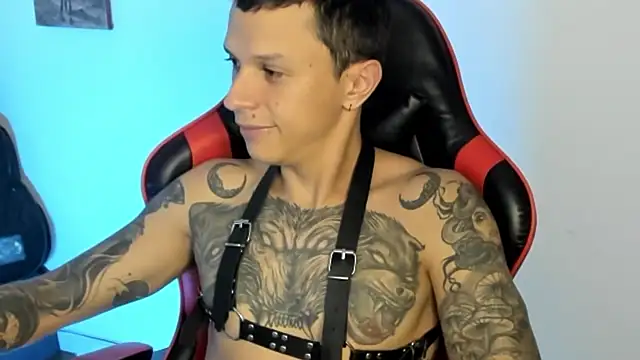 Snapshot of goodboy69l chatting on February 10, 10:47 pm goodboy69l online show from February 10, 10:47 pm