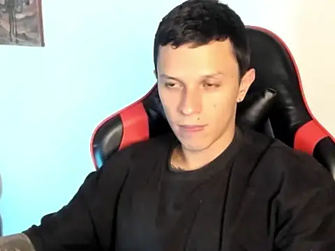 Snapshot of goodboy69l chatting on February 17, 12:51 am goodboy69l online show from February 17, 12:51 am