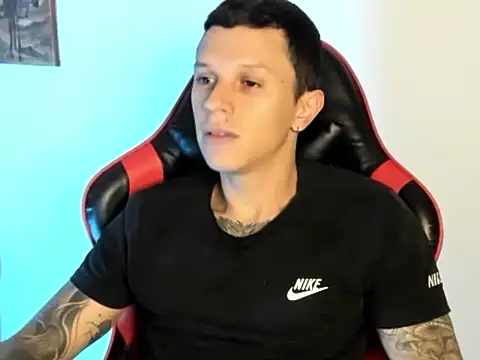 Snapshot of goodboy69l chatting on February 20, 12:07 am goodboy69l online show from February 20, 12:07 am