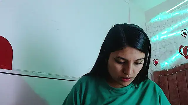 SarahStones online show from March 18, 10:57 am