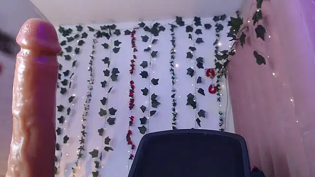 SarahStones online show from April 19, 6:13 am