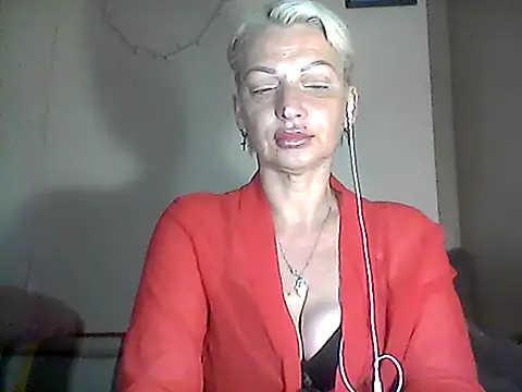 Snapshot of MaryJane441 chatting on June 19, 8:34 pm MaryJane441 online show from June 19, 8:34 pm