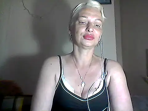 Snapshot of MaryJane441 chatting on June 22, 8:39 pm MaryJane441 online show from June 22, 8:39 pm